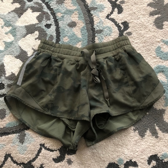 lululemon athletica Pants - Lululemon Hotty Hot shorts size 4